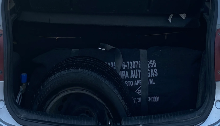 2018 Hyundai Grand i10 SPORTZ 1.2 KAPPA VTVT, CNG, Manual, 92,318 km, Boot Inside