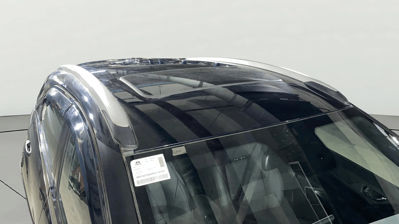 2024 Tata NEXON FEARLESS + SUNROOF DUAL TONE 1.2 PETROL, Petrol, Manual, 4,075 km, Moonroof/ Sunroof