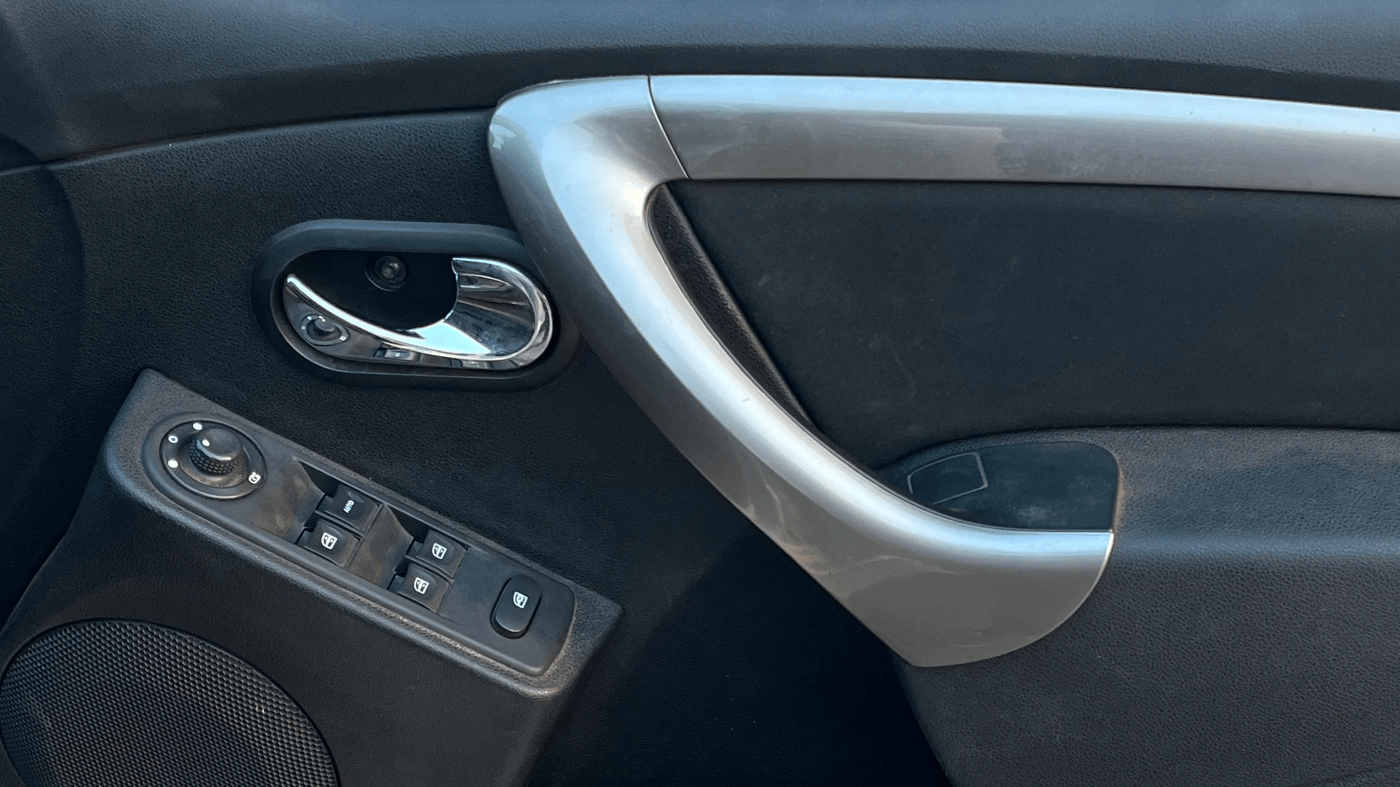 2021 Renault Duster RXZ 1.5 PETROL MT, Petrol, Manual, 75,397 km, Driver Side Door Panels Control