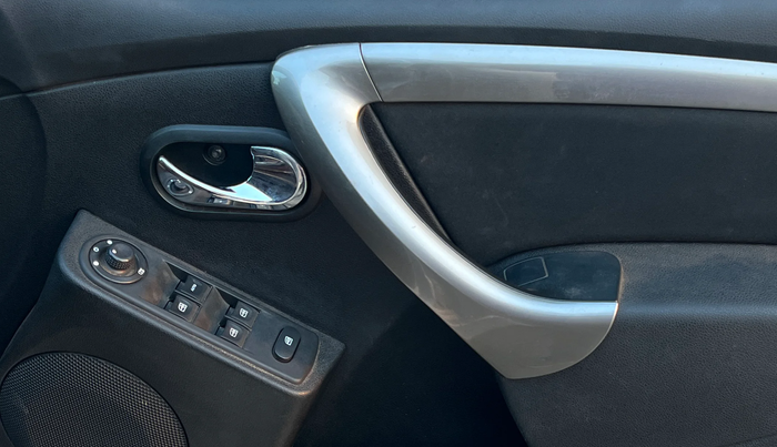 2021 Renault Duster RXZ 1.5 PETROL MT, Petrol, Manual, 75,397 km, Driver Side Door Panels Control