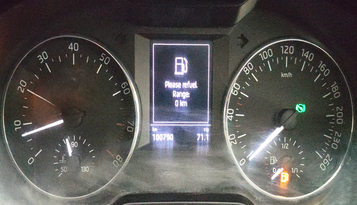 2017 Skoda Octavia STYLE PLUS AT 1.8 TSI, Petrol, Automatic, 1,00,780 km, Odometer Image