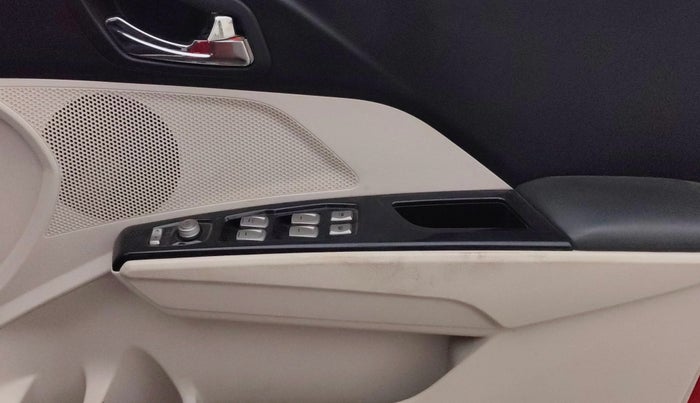 2019 Mahindra XUV300 W8 1.5 DIESEL AMT, Diesel, Automatic, 84,929 km, Driver Side Door Panels Control