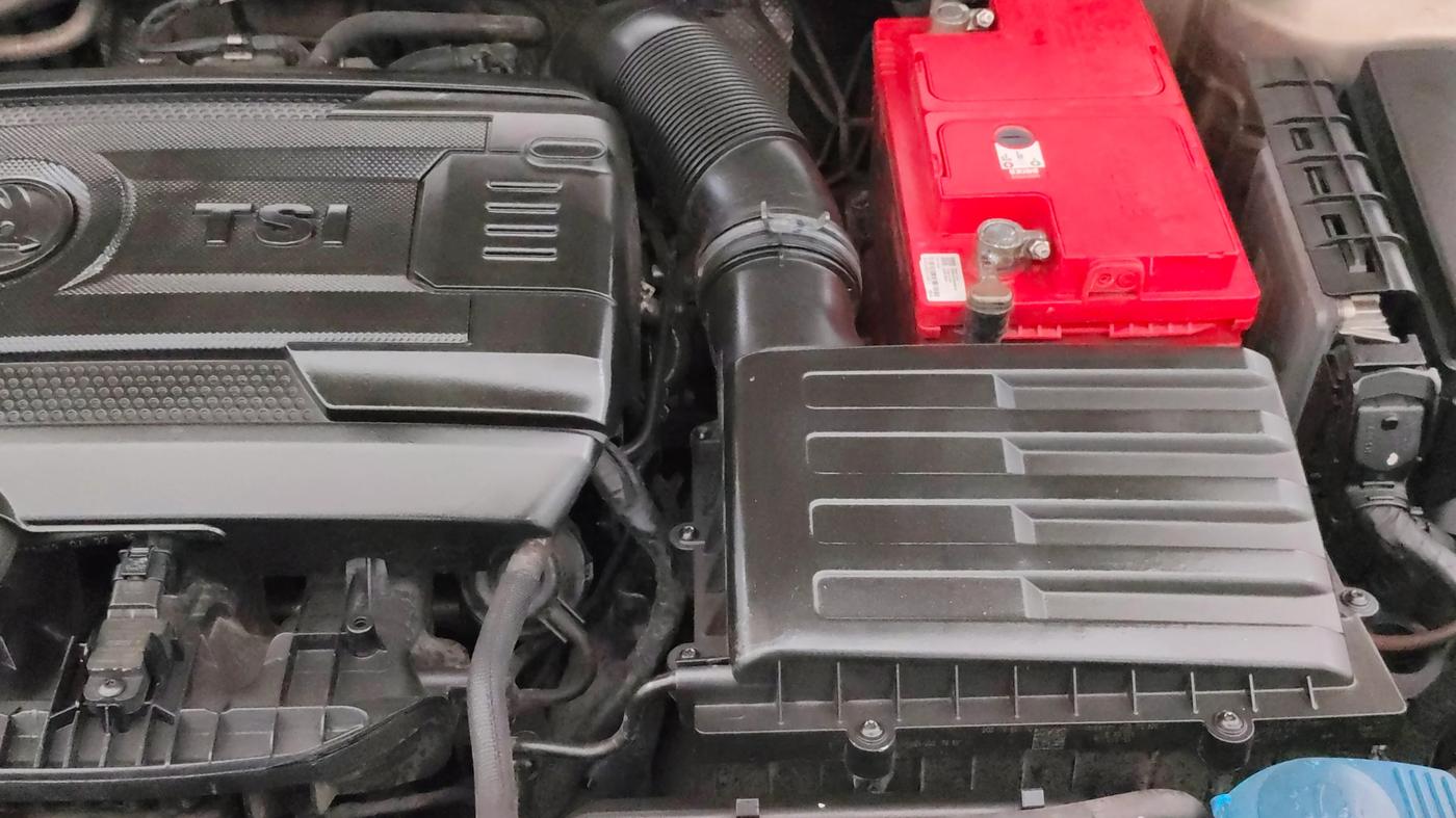 2016 Skoda Octavia AMBITION PLUS AT 1.8 TSI, Petrol, Automatic, 92,840 km, Engine View - Left