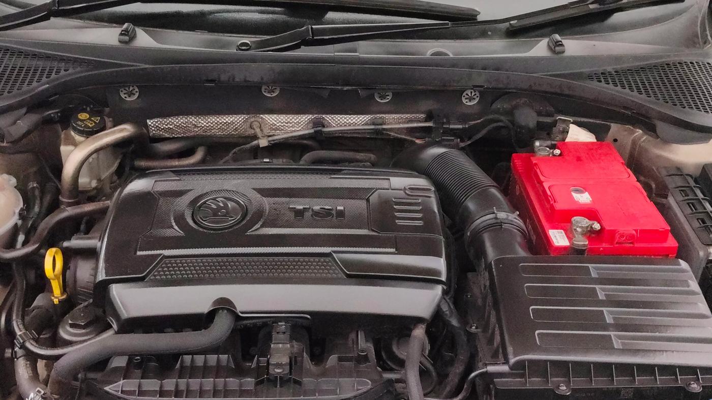 2016 Skoda Octavia AMBITION PLUS AT 1.8 TSI, Petrol, Automatic, 92,840 km, Engine View