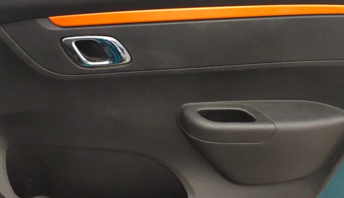 2020 Renault Kwid CLIMBER 1.0 AMT (O), Petrol, Automatic, 65,147 km, Driver Side Door Panels Control