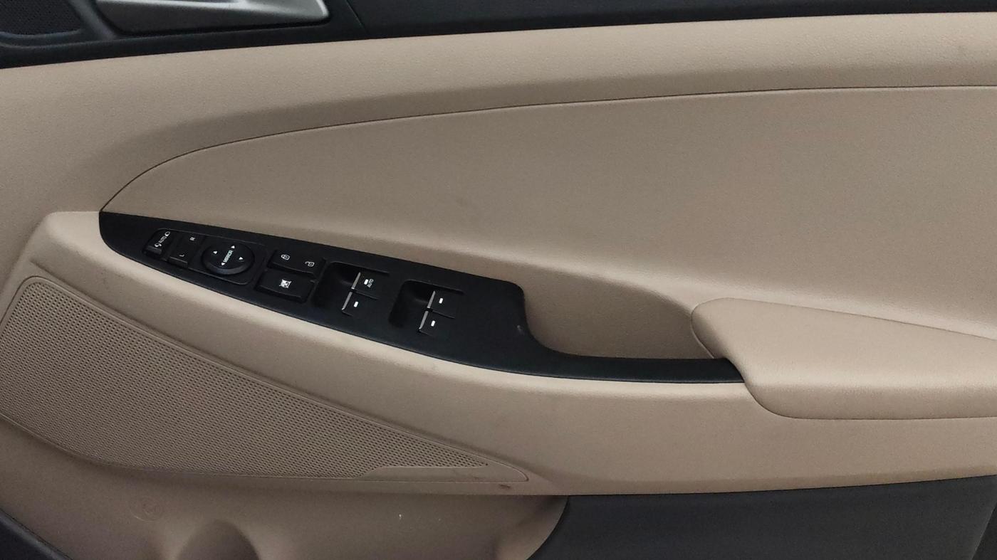 2018 Hyundai Tucson 2WD AT GL PETROL , Petrol, Automatic, 81,573 km, Driver Side Door Panels Control