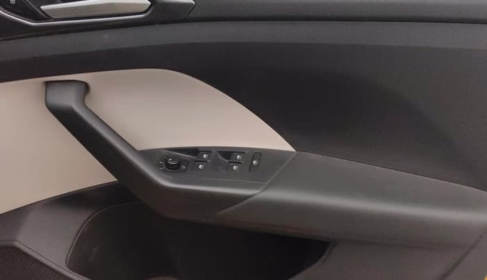 2022 Volkswagen TAIGUN TOPLINE 1.0 TSI AT, Petrol, Automatic, 28,405 km, Driver Side Door Panels Control