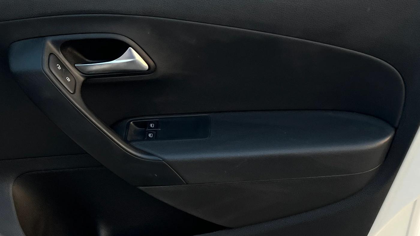 2021 Volkswagen Polo TRENDLINE 1.0L, Petrol, Manual, 32,123 km, Driver Side Door Panels Control