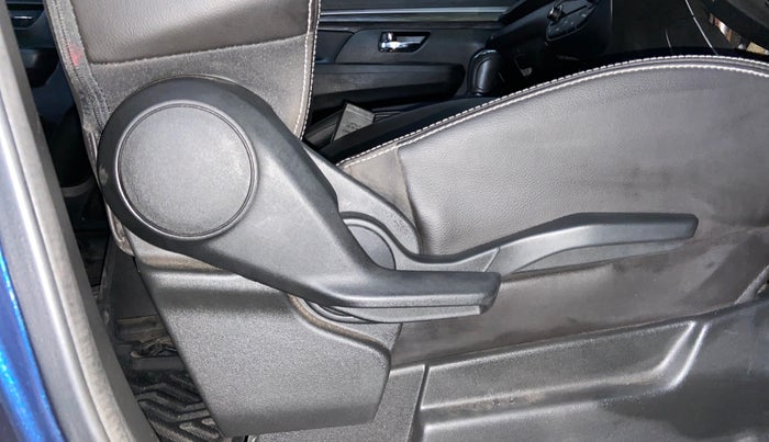 2022 Maruti XL6 ZETA MT, Petrol, Manual, 34,335 km, Driver Side Adjustment Panel