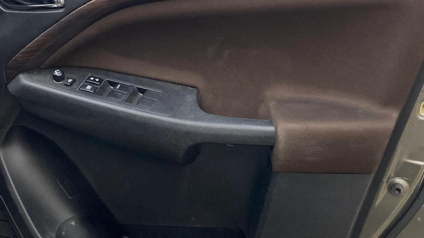 2022 Maruti BREZZA ZXI AT SMART HYBRID, Petrol, Automatic, 68,377 km, Driver Side Door Panels Control