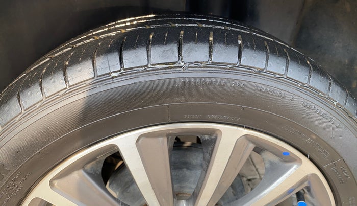 2022 Maruti Ciaz ALPHA  AT 1.5 SHVS PETROL, Petrol, Automatic, 40,947 km, Left Rear Tyre Tread