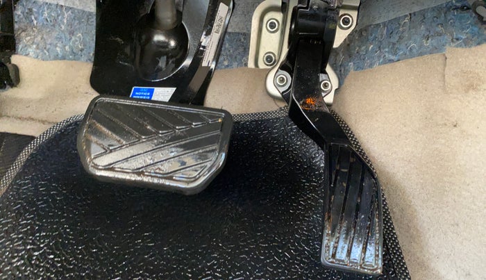 2022 Maruti Ciaz ALPHA  AT 1.5 SHVS PETROL, Petrol, Automatic, 40,947 km, Pedals