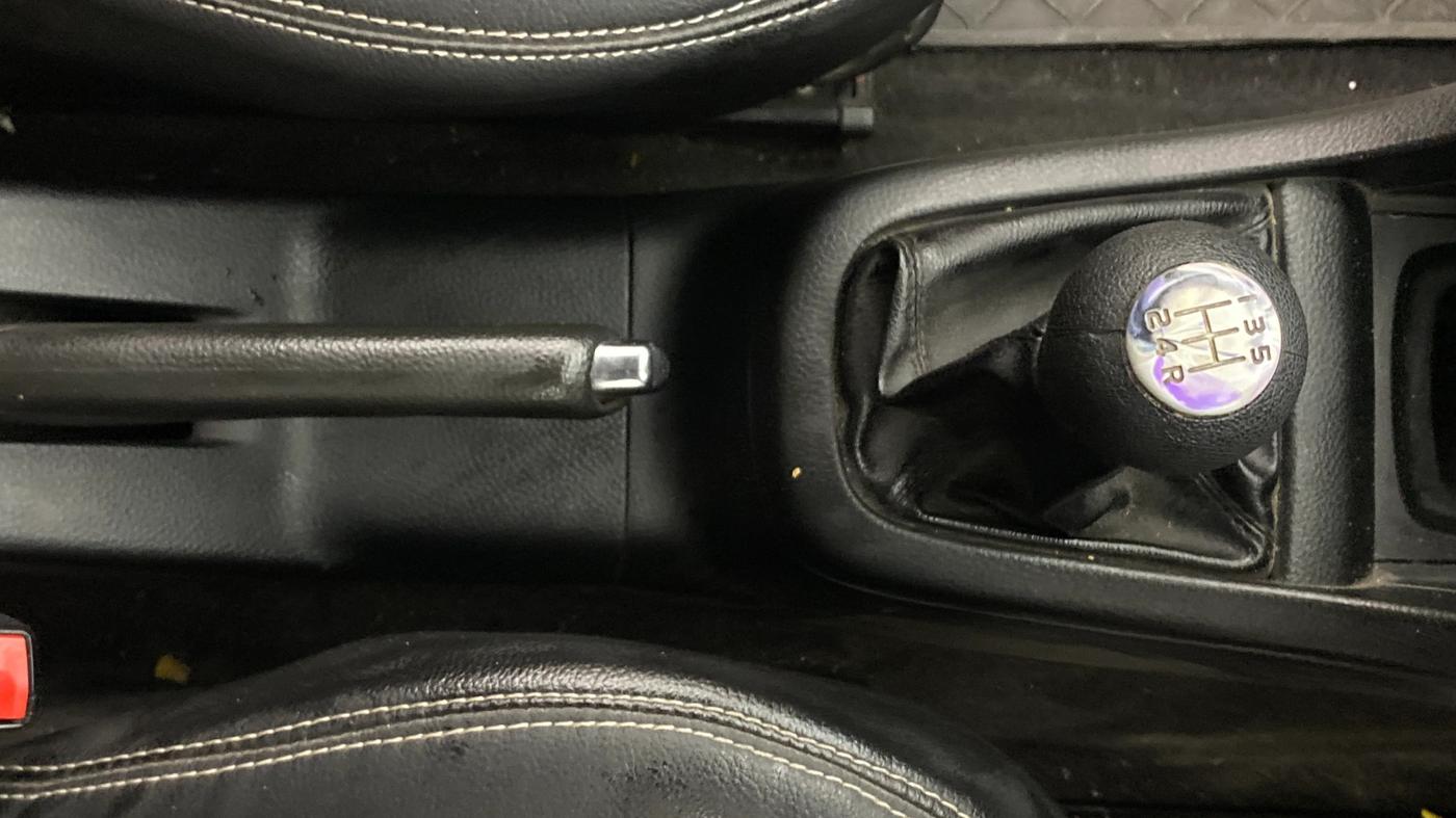 2013 Maruti Swift VXI, Petrol, Manual, 68,831 km, Gear Lever