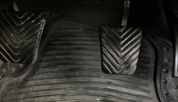 2014 Hyundai Verna FLUIDIC 1.6 VTVT SX OPT, Petrol, Manual, 28,621 km, Pedals