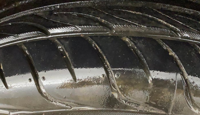 2019 Maruti Swift ZXI AMT, Petrol, Automatic, 60,934 km, Right Front Tyre Tread