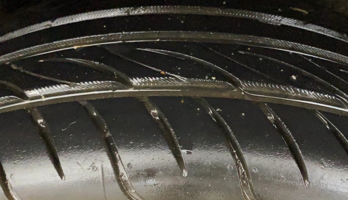 2019 Maruti Swift ZXI AMT, Petrol, Automatic, 60,934 km, Right Rear Tyre Tread