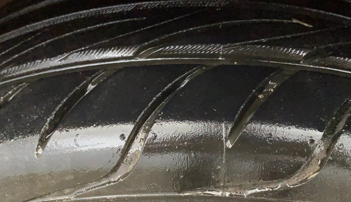 2019 Maruti Swift ZXI AMT, Petrol, Automatic, 60,934 km, Left Front Tyre Tread