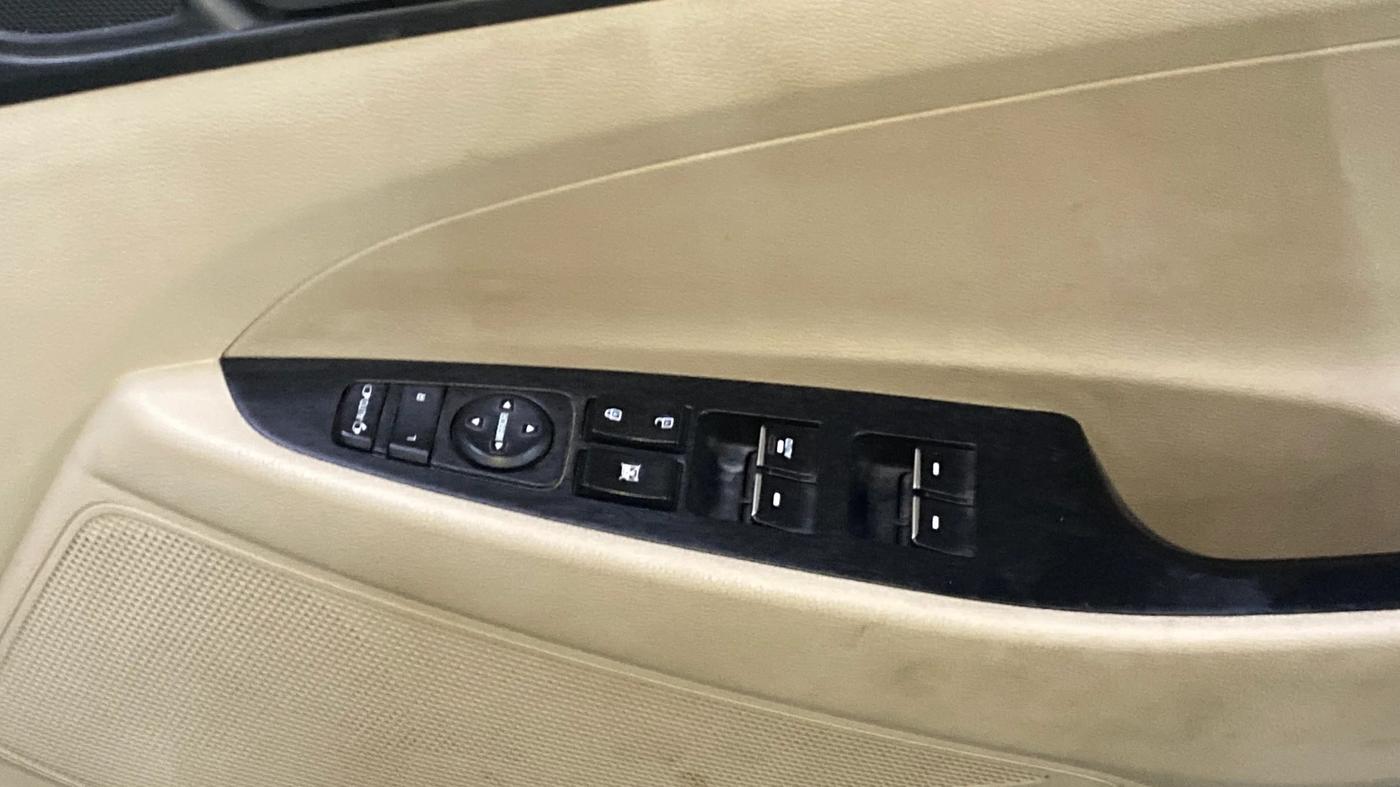 2018 Hyundai Tucson GLS 4WD AT DIESEL, Diesel, Automatic, 1,28,073 km, Driver Side Door Panels Control