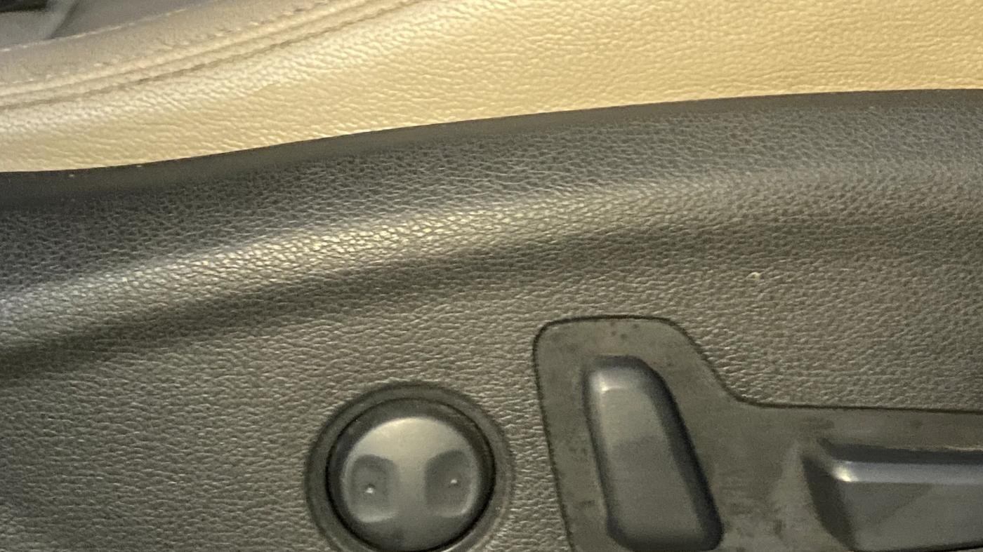2018 Hyundai Tucson GLS 4WD AT DIESEL, Diesel, Automatic, 1,28,073 km, Driver Side Adjustment Panel