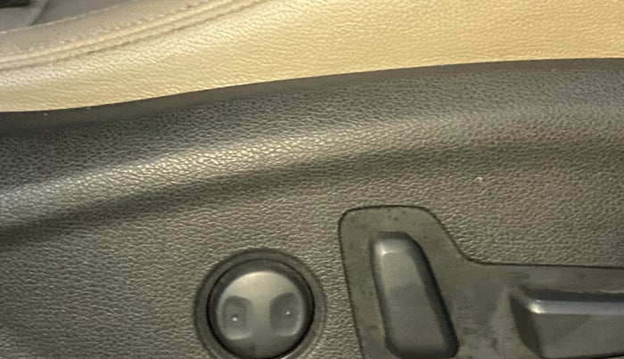 2018 Hyundai Tucson GLS 4WD AT DIESEL, Diesel, Automatic, 1,28,073 km, Driver Side Adjustment Panel