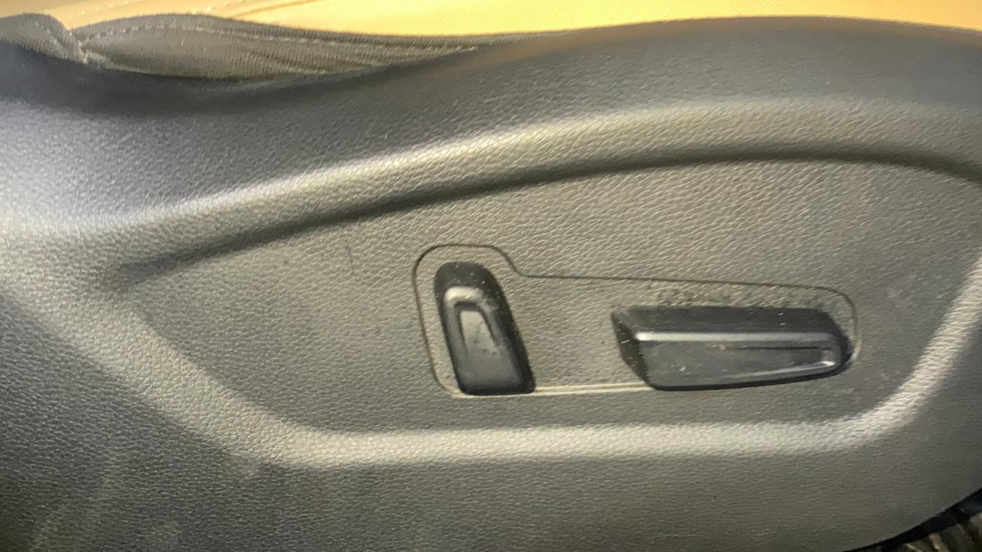 2023 KIA SELTOS HTX PLUS 1.5 IMT DIESEL, Diesel, Manual, 18,778 km, Driver Side Adjustment Panel