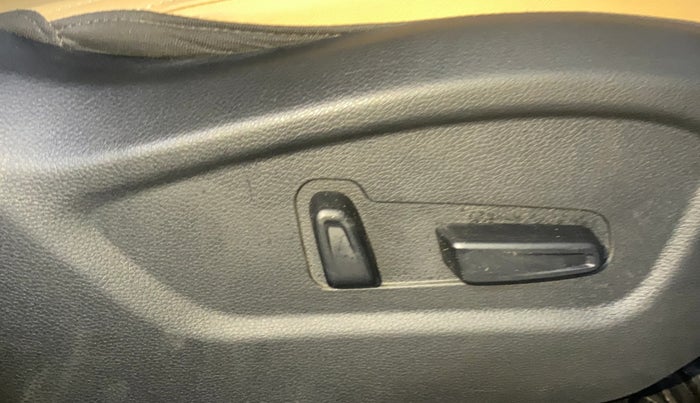 2023 KIA SELTOS HTX PLUS 1.5 IMT DIESEL, Diesel, Manual, 18,778 km, Driver Side Adjustment Panel