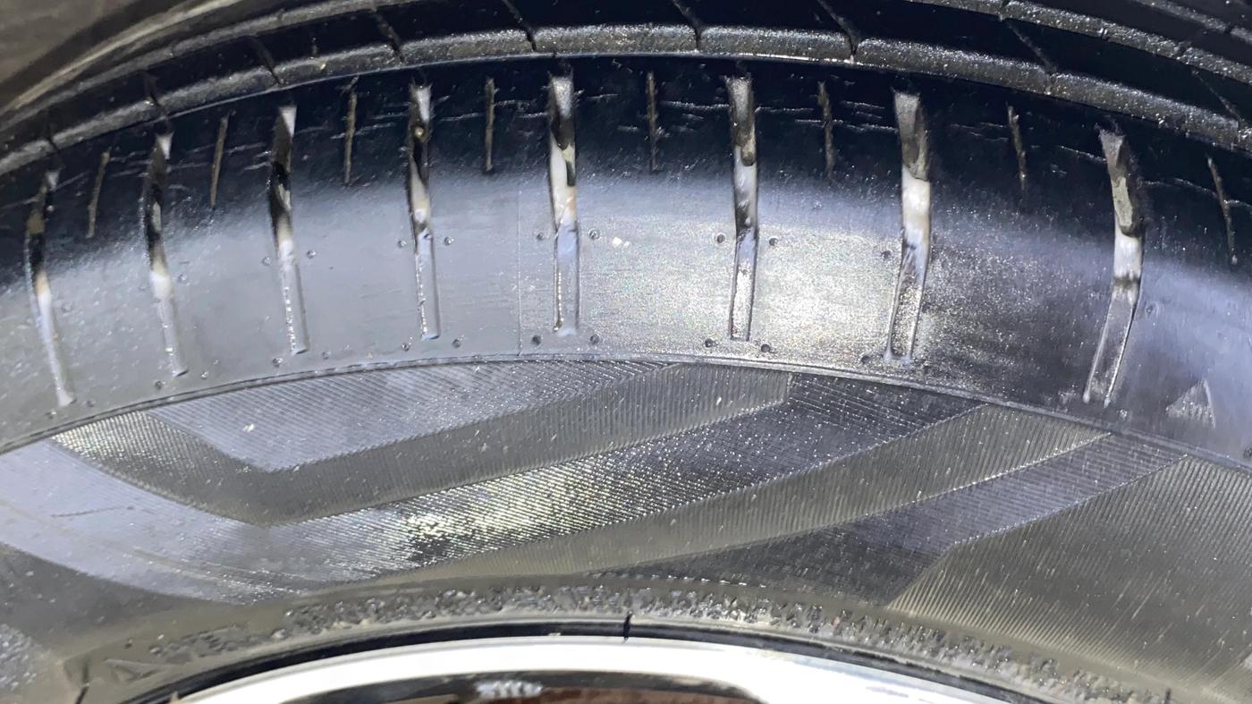 2020 Maruti Swift ZXI PLUS, Petrol, Manual, 21,069 km, Right Front Tyre Tread