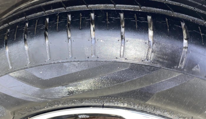 2020 Maruti Swift ZXI PLUS, Petrol, Manual, 21,069 km, Right Front Tyre Tread