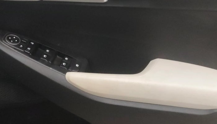 2022 KIA SELTOS HTK PLUS 1.5 IMT, Petrol, Manual, 32,190 km, Driver Side Door Panels Control