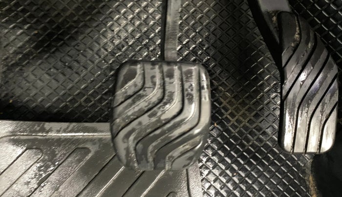 2023 Nissan MAGNITE XV PREMIUM TURBO CVT, Petrol, Automatic, 38,493 km, Pedals