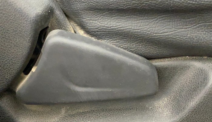 2018 Renault Kwid RXL, Petrol, Manual, 45,123 km, Driver Side Adjustment Panel