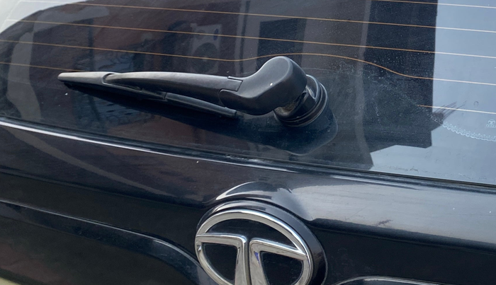 2022 Tata NEXON XZ PLUS (PREMIUM) KAZIRANGA PETROL, CNG, Manual, 97,980 km, Rear Wiper