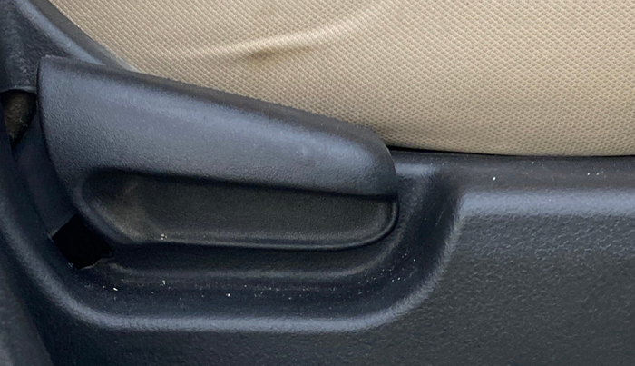 2018 Maruti Wagon R 1.0 LXI CNG, CNG, Manual, 90,144 km, Driver Side Adjustment Panel