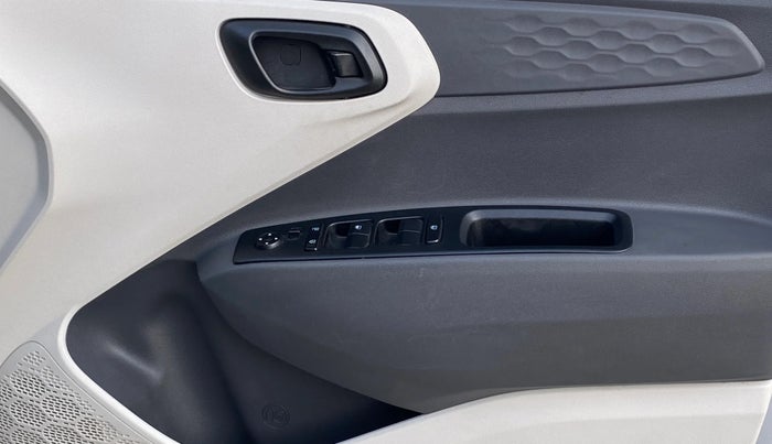 2022 Hyundai AURA S 1.2 CNG, CNG, Manual, 54,468 km, Driver Side Door Panels Control