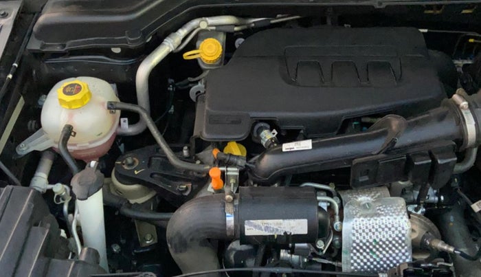 2024 Mahindra XUV300 W8 (O) 1.2 PETROL, Petrol, Manual, 31,207 km, Engine View - Right