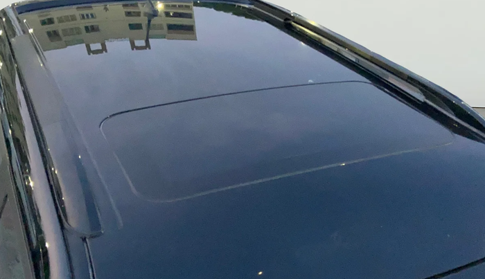 2024 Mahindra XUV300 W8 (O) 1.2 PETROL, Petrol, Manual, 31,207 km, Moonroof/ Sunroof