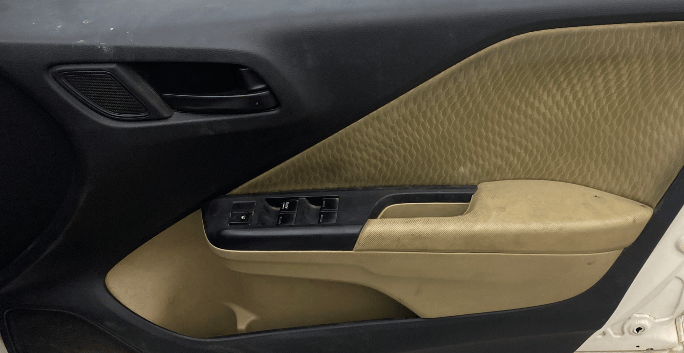 2015 Honda City 1.5L I-DTEC S, Diesel, Manual, 1,07,034 km, Driver Side Door Panels Control