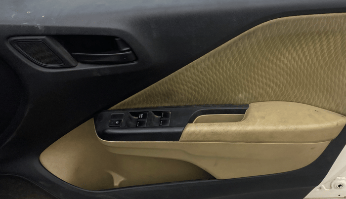 2015 Honda City 1.5L I-DTEC S, Diesel, Manual, 1,07,034 km, Driver Side Door Panels Control