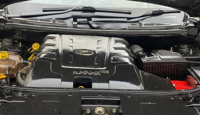 2017 Mahindra XUV500 W10 AT, Diesel, Automatic, 1,11,323 km, Engine View