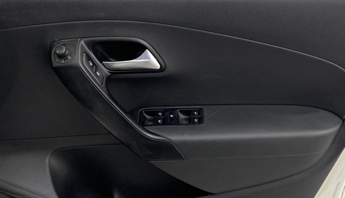 2015 Volkswagen Polo COMFORTLINE 1.2L, Petrol, Manual, 71,767 km, Driver Side Door Panels Control