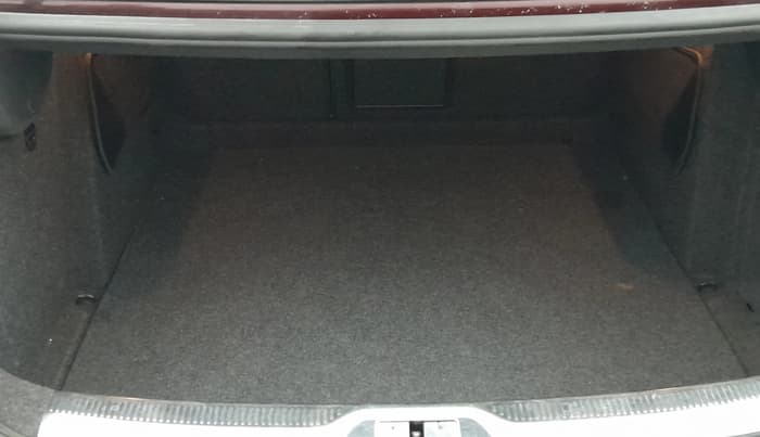 2013 Skoda Superb ELEGANCE 1.8 TSI AT, Petrol, Automatic, 88,569 km, Boot Inside