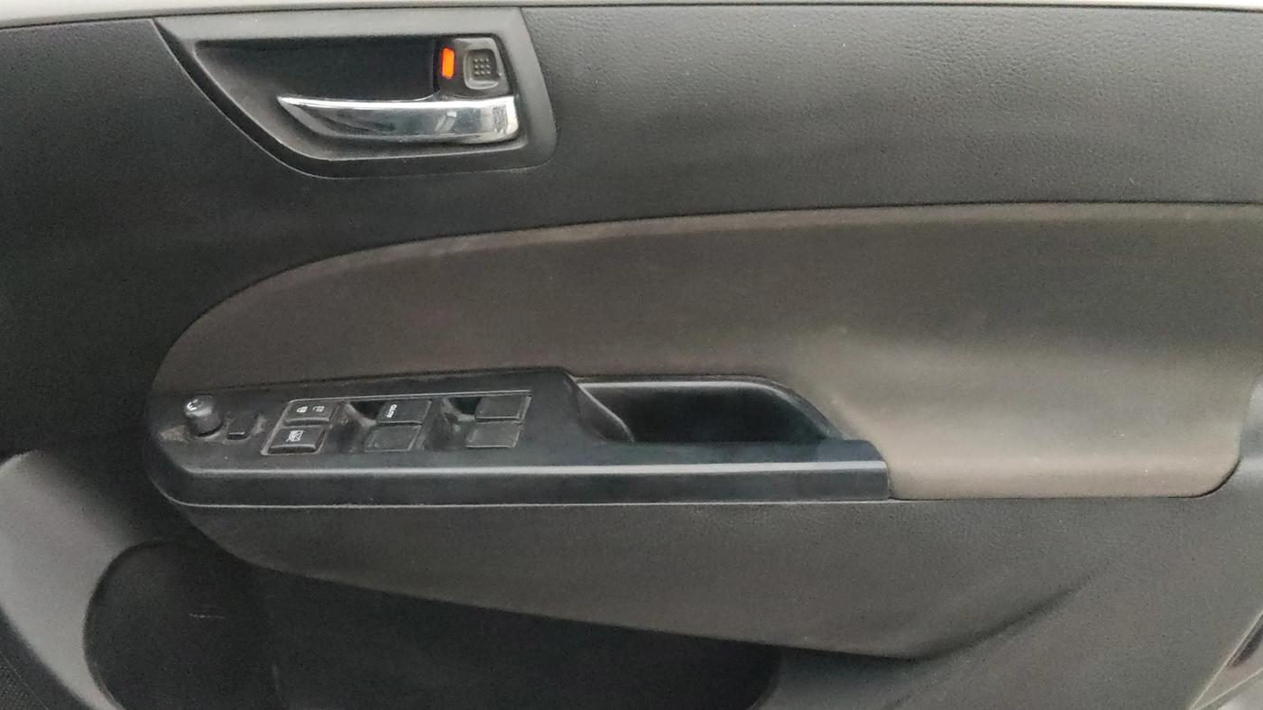 2016 Maruti Swift VXI, Petrol, Manual, 86,628 km, Driver Side Door Panels Control
