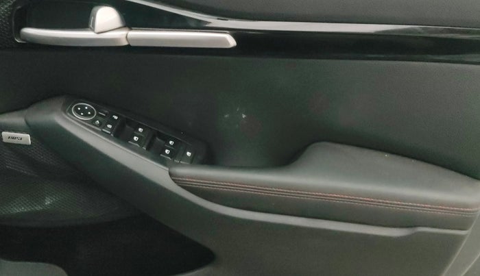 2022 KIA SELTOS GTX PLUS DCT 1.4 PETROL, Petrol, Automatic, 1,02,546 km, Driver Side Door Panels Control