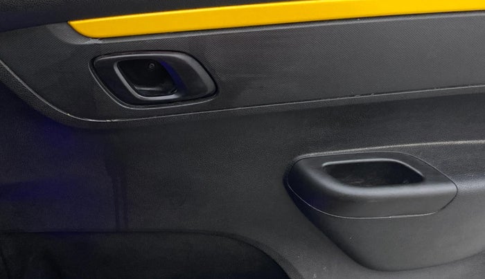 2018 Renault Kwid RXT 1.0 AMT, Petrol, Automatic, 42,644 km, Driver Side Door Panels Control