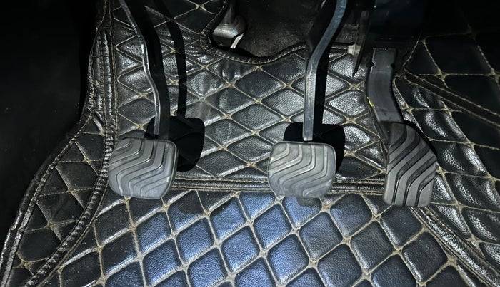 2020 Renault TRIBER RXZ, Petrol, Manual, 32,344 km, Pedals