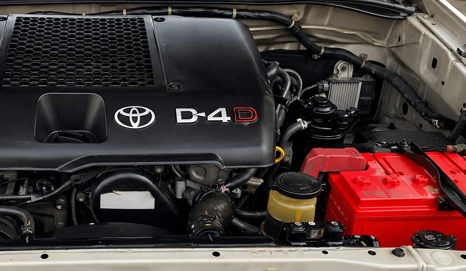 2013 Toyota Fortuner 3.0 4X4 MT, Diesel, Manual, 1,28,393 km, Engine View - Left