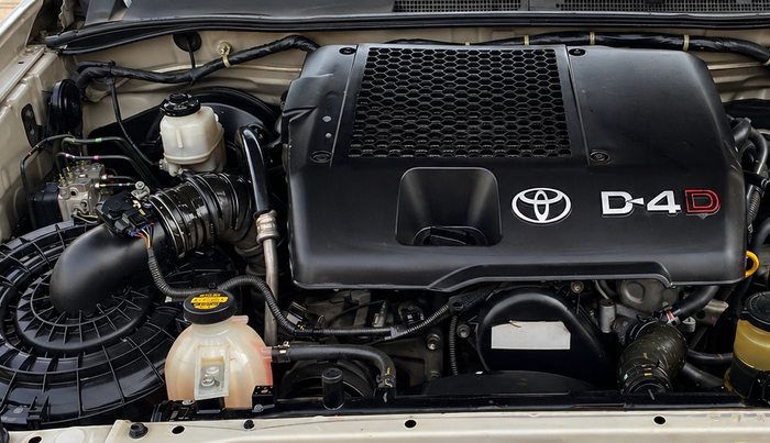 2013 Toyota Fortuner 3.0 4X4 MT, Diesel, Manual, 1,28,393 km, Engine View - Right