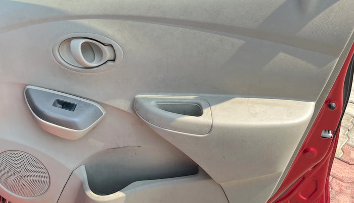 2015 Datsun Go T, Petrol, Manual, 62,942 km, Driver Side Door Panels Control