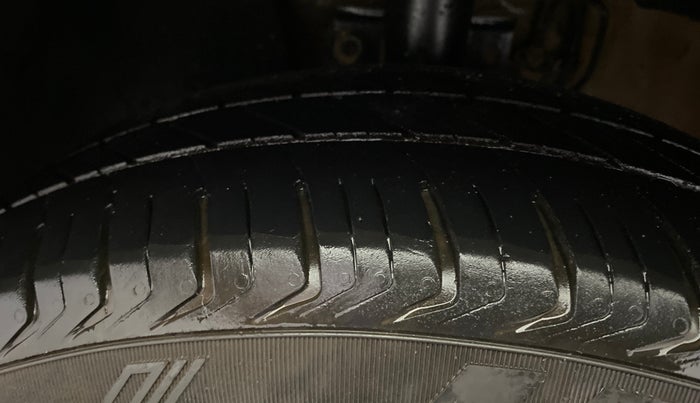 2017 Volkswagen Vento 1.2 TSI HIGHLINE PLUS AT, Petrol, Automatic, 92,325 km, Left Front Tyre Tread