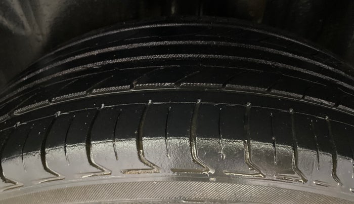 2017 Volkswagen Vento 1.2 TSI HIGHLINE PLUS AT, Petrol, Automatic, 92,325 km, Left Rear Tyre Tread